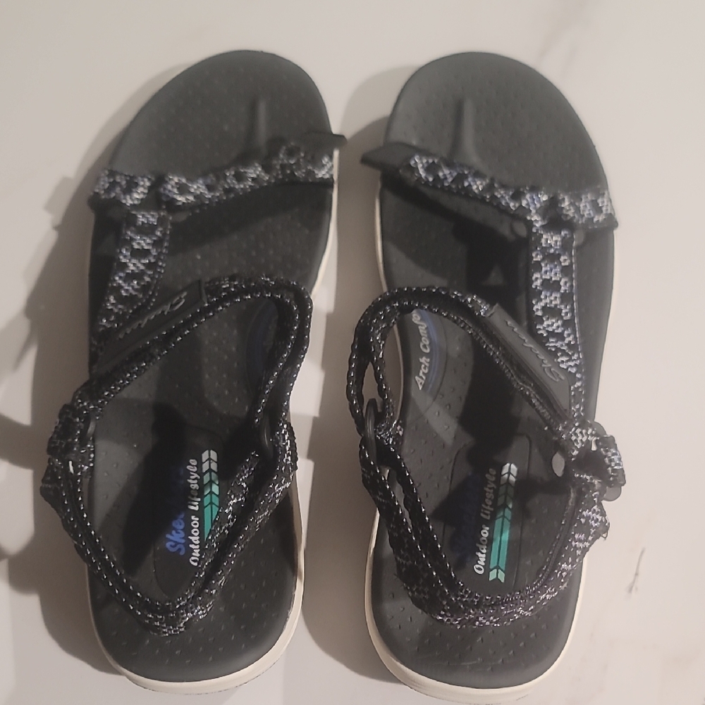 NWT Skechers Black Outdoor Lifestyle Sandals with Blue Accent. Size 10